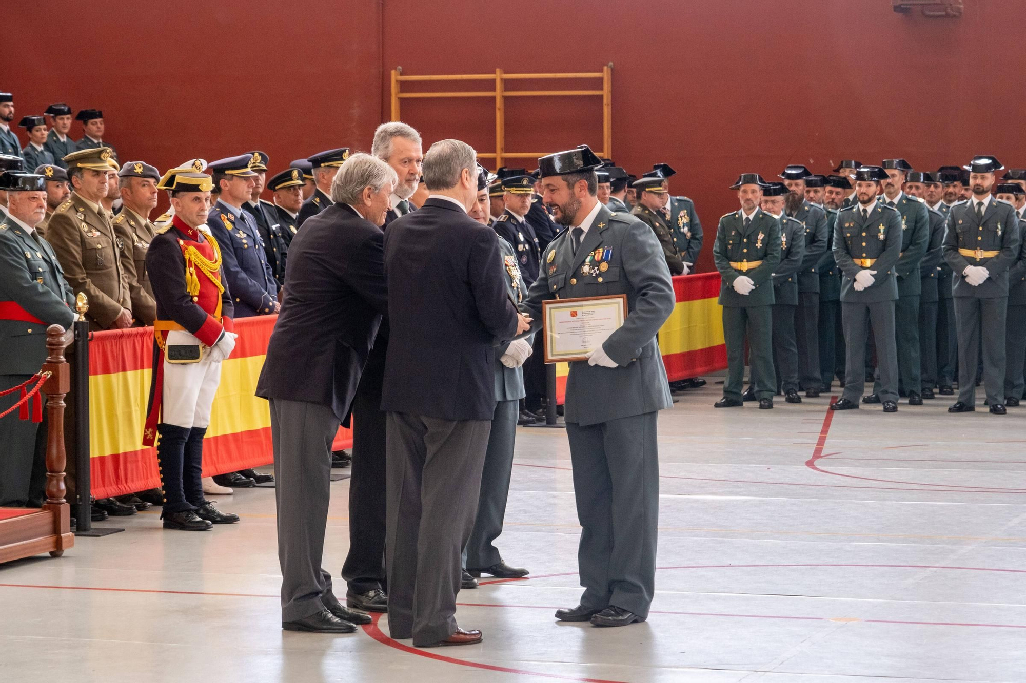 EN IMÁGENES: Así fueron los actos en Oviedo del 179 aniversario de la Guardia Civil