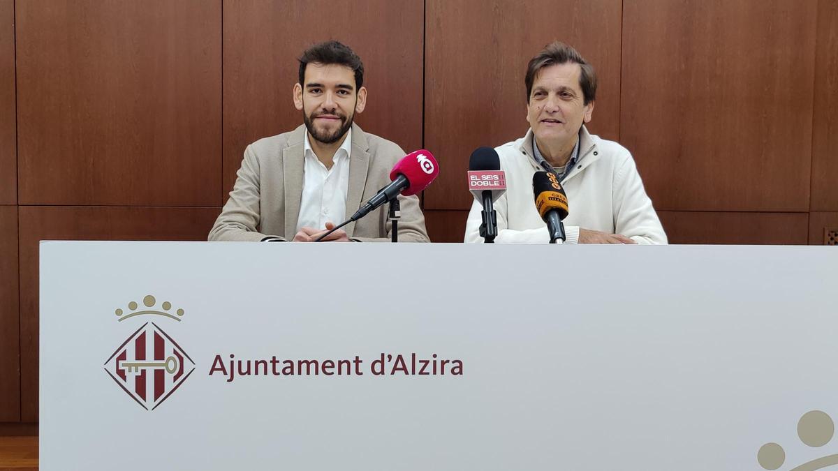 El concejal de Hacienda, Andrés Gomis, y el alcalde de Alzira, Alfons Domínguez.