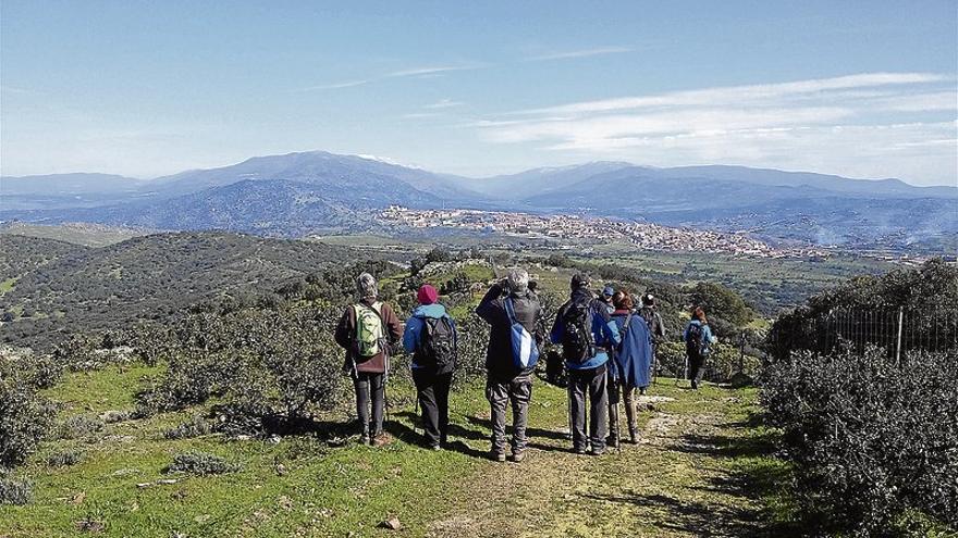 Los cicerone de las rutas de montaña locales