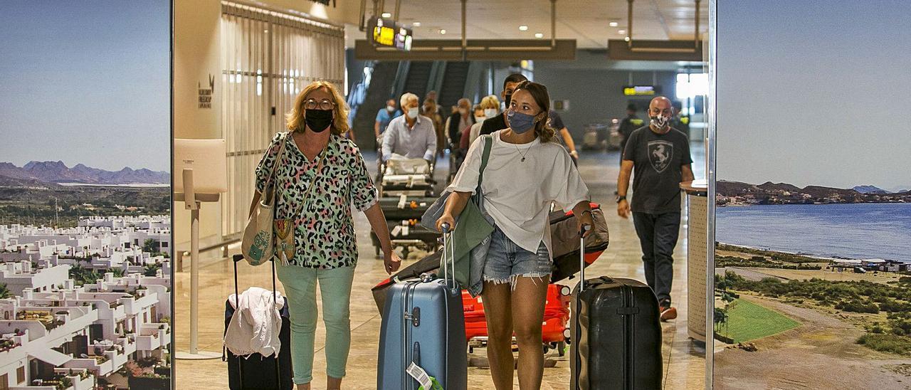 Aena prevé que este fin de semana pasen por la terminal más de cien mil pasajeros, entre llegadas y salidas