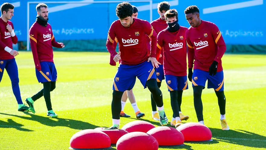 El Barça entrena tras perder en Cádiz y sin el lesionado Dembélé