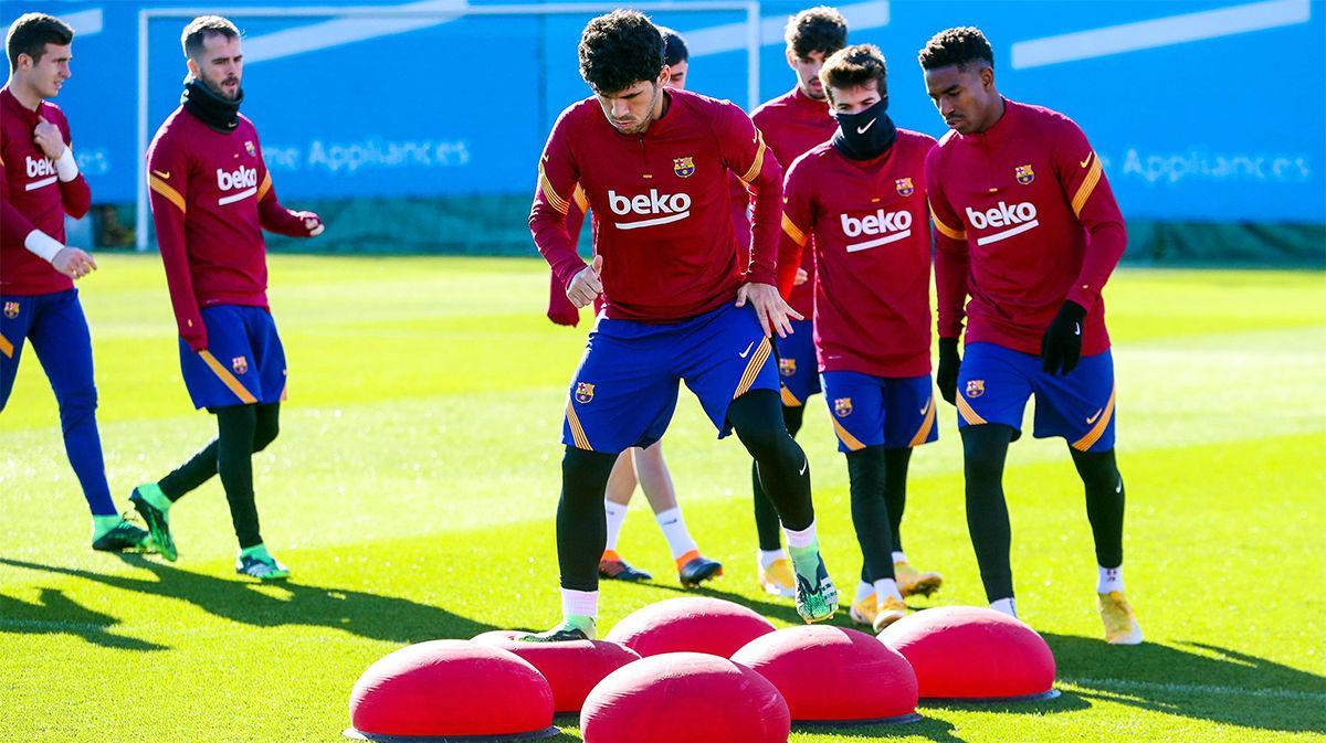 El Barça entrena tras perder en Cádiz y sin el lesionado Dembélé