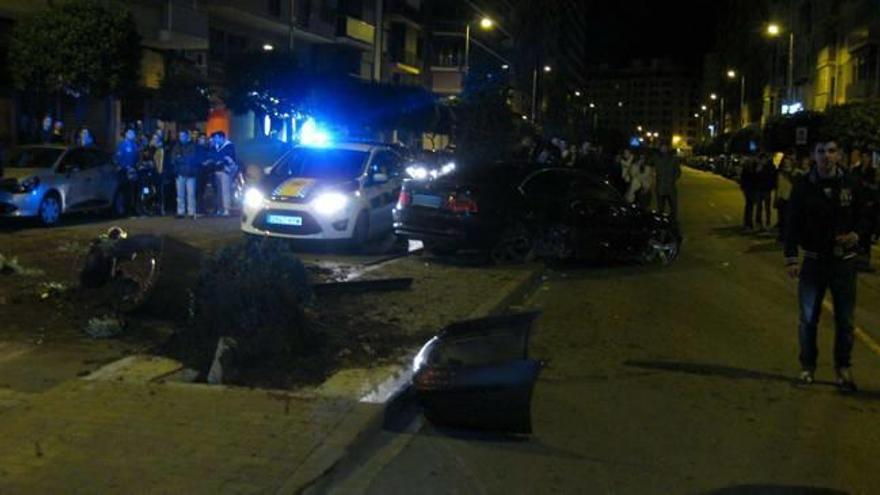 Investigan si una carrera entre dos coches provocó un accidente en Alzira