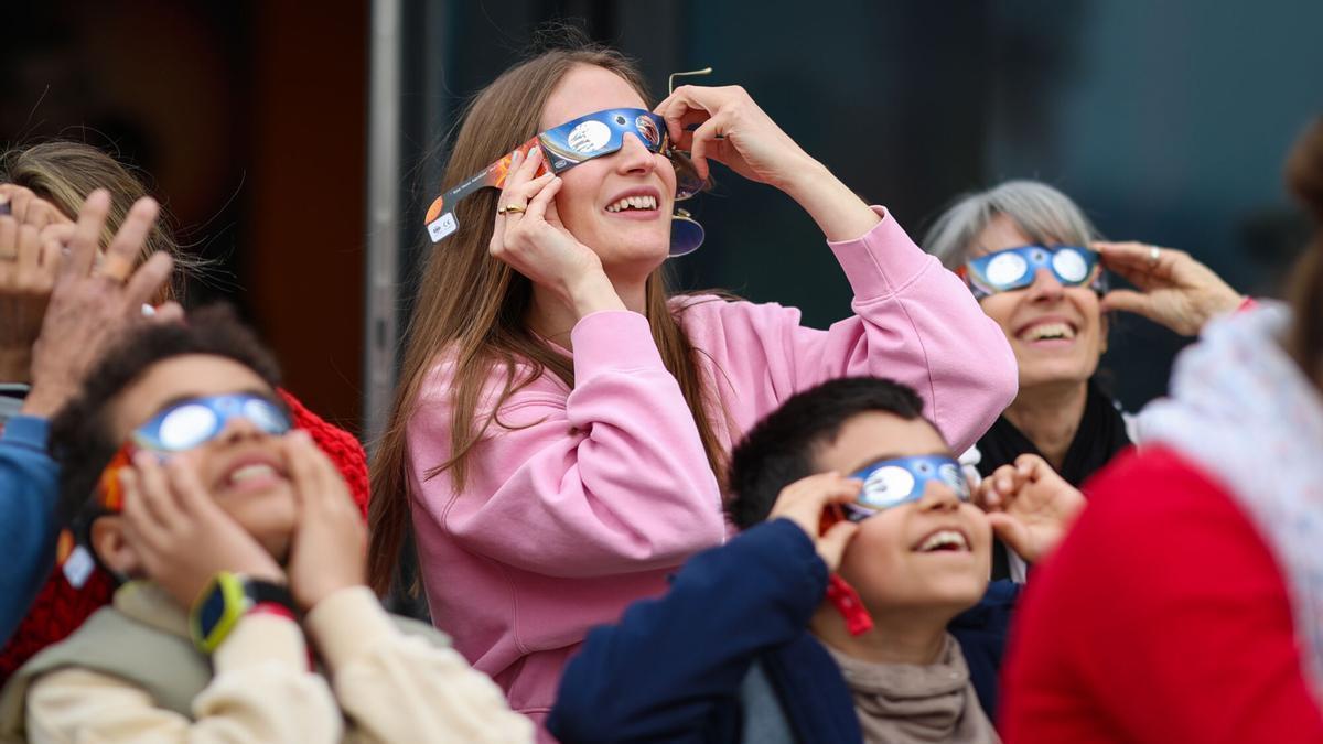 Sonnenfinsternis, eclipse total. Das Aufnahmedatum wurde berichtigt - 29.03.2025 statt 29.03.2024