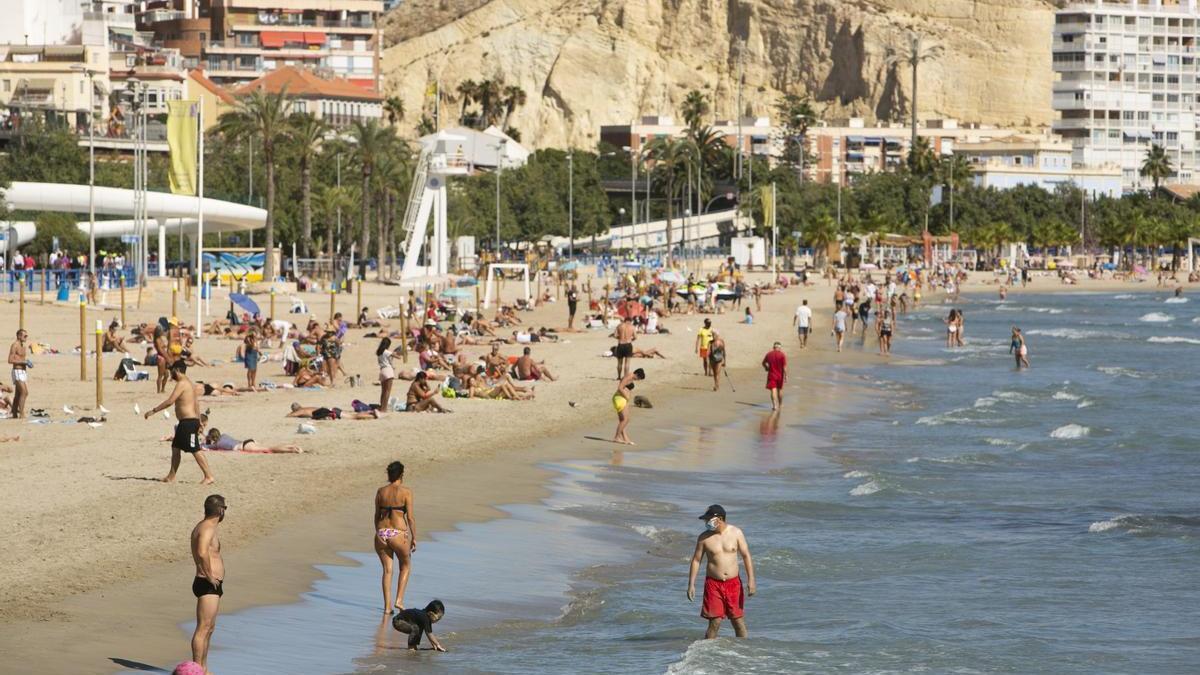 PLANES EN ALICANTE | Qué ver en Alicante en un día: La Playa del Postiguet