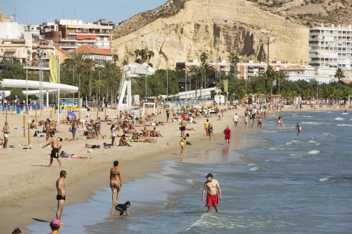 Una imagen de la playa del Postiguet