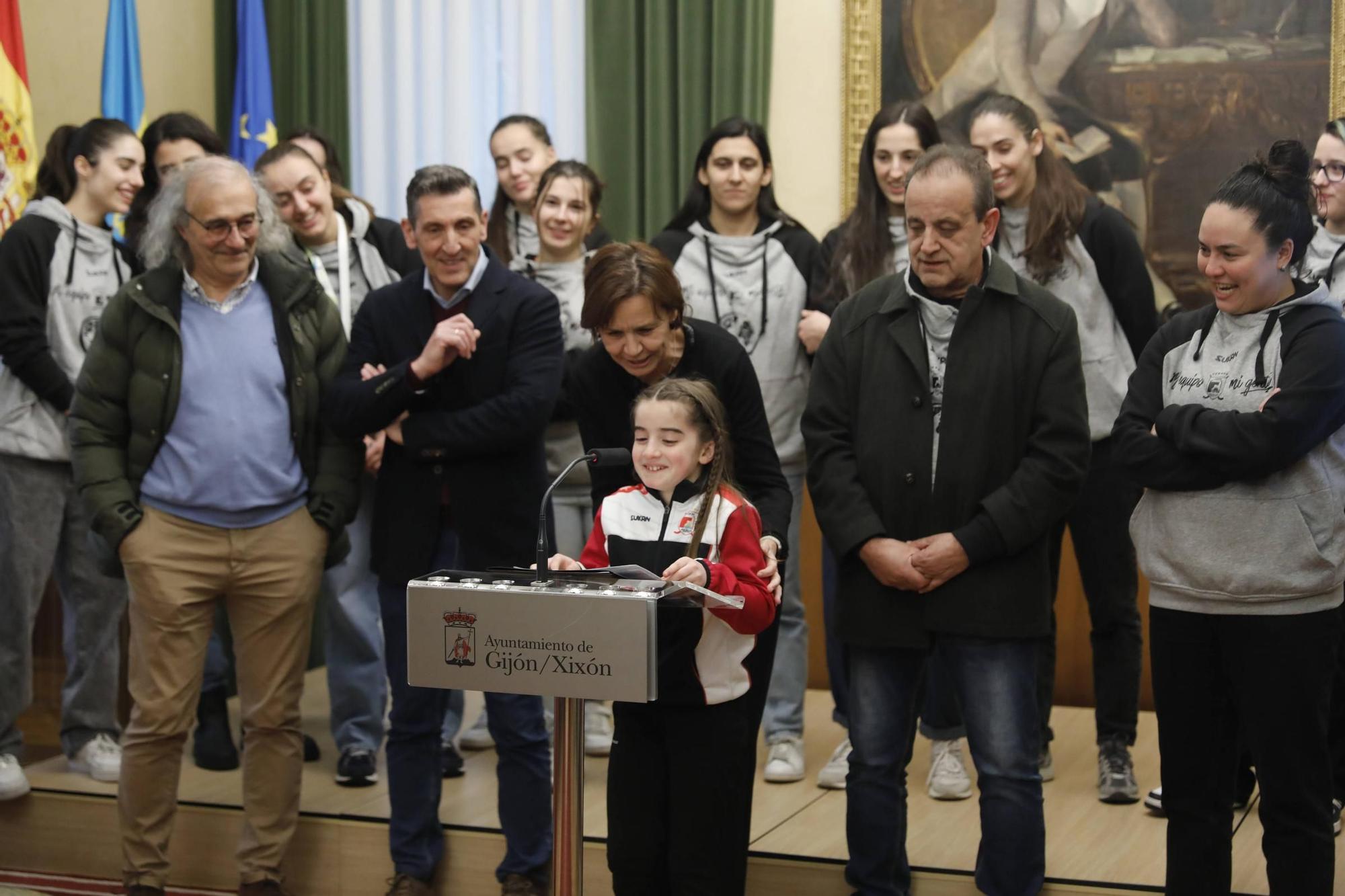 La recepción en el Ayuntamiento a las jugadoras del Telecable Gijón, en imágenes