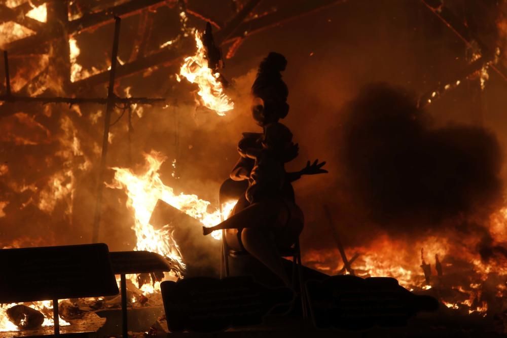 La Nit de la Cremà pone fin a las Fallas 2018