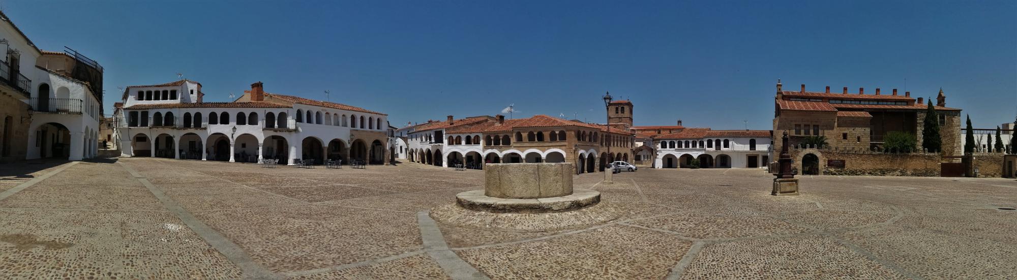 Plaza Porticada de Garrovillas de Alconétar.