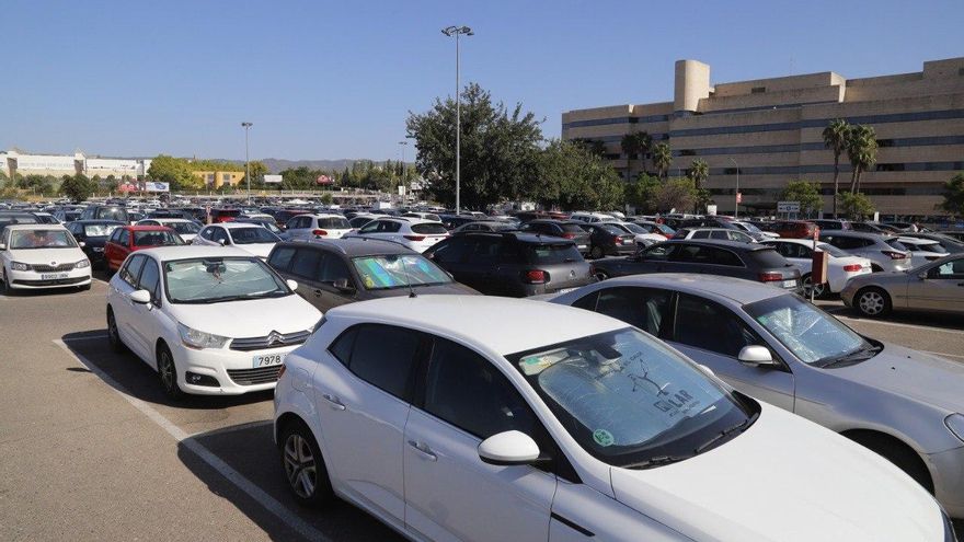 El parking de usuarios del hospital Reina Sofía contará con sombras a partir del próximo año