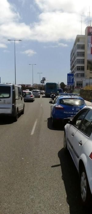 Choque entre una guagua y un camión a la altura del Martín Freire