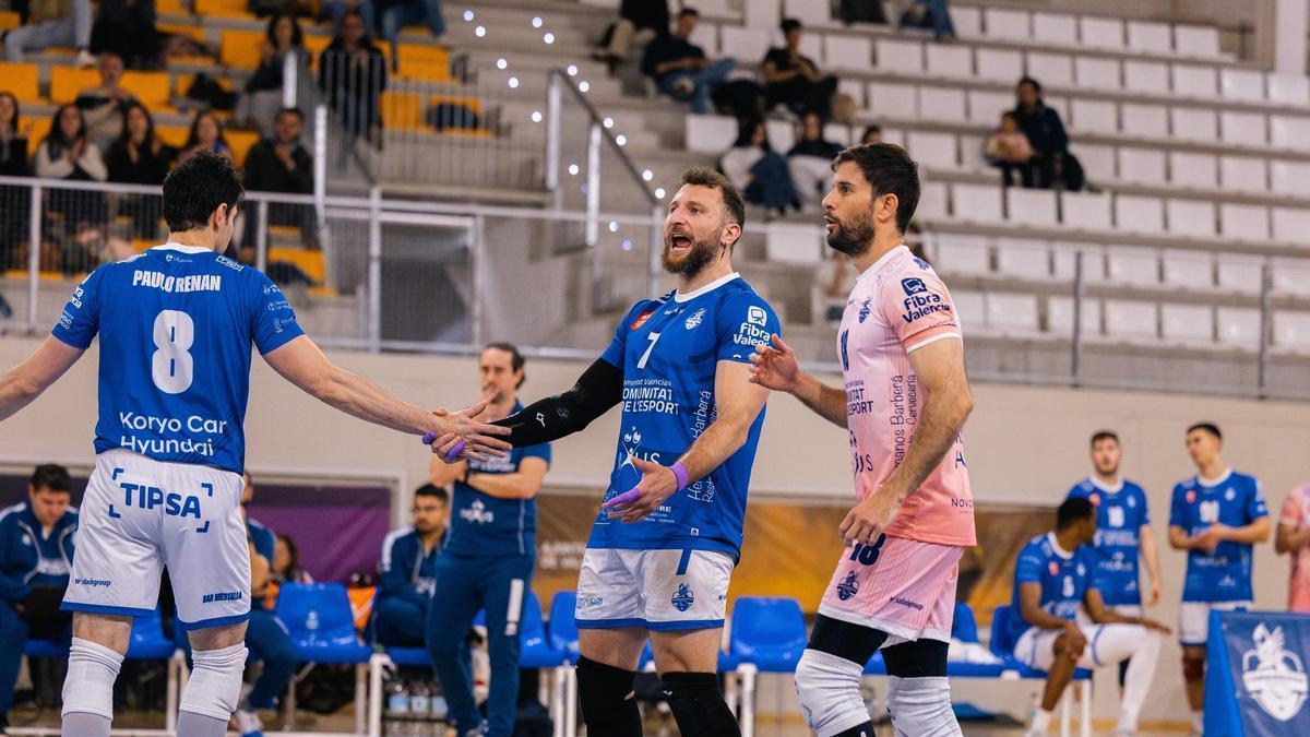 Facu Funes, Paulo Renan y Aharón Gámiz.