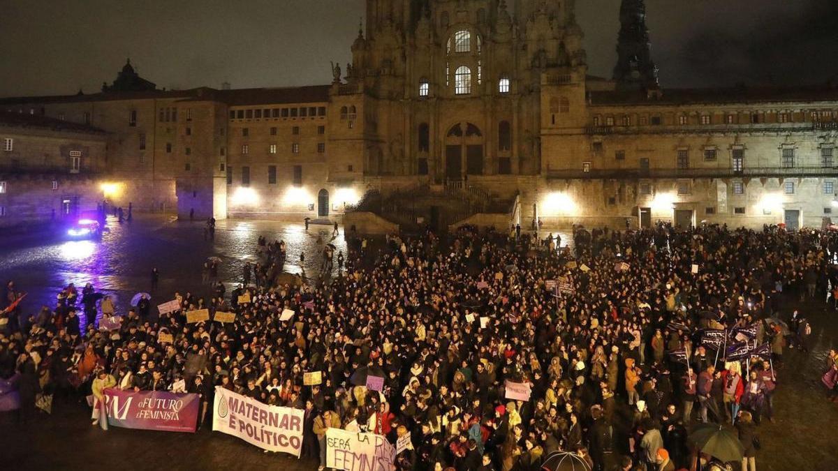 Manifestación feminista de 2023 en la plaza del Obradoiro