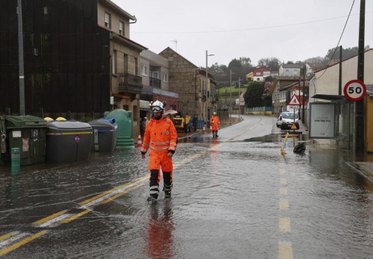 Grandes bolsas de agua en la PO-546 | G. SANTOS