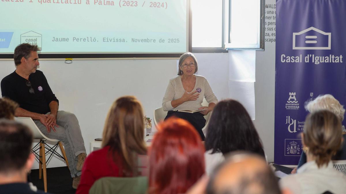 Perelló junto a Montse García en la jornada organizada por Dones Progressistes
