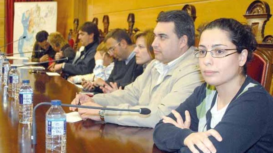 Anabel Carro y Luis Aragunde, en un pleno de Cambados.