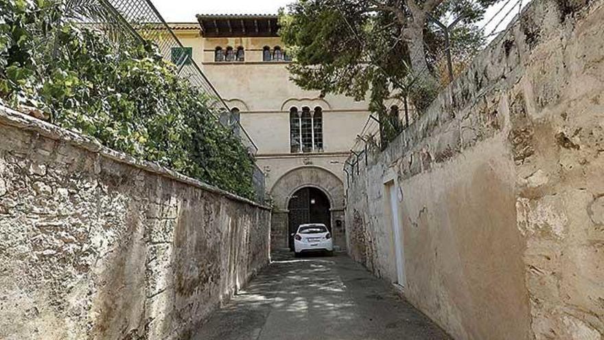 Acceso al centro de menores El Temple, en Palma.