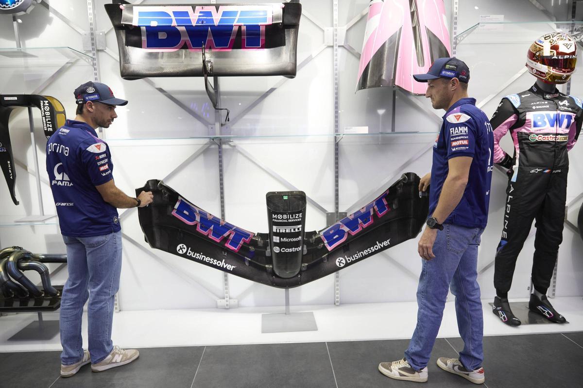 Miguel Oliveira y Jack Miller, durante el evento en el Atelier de Alpine en Barcelona