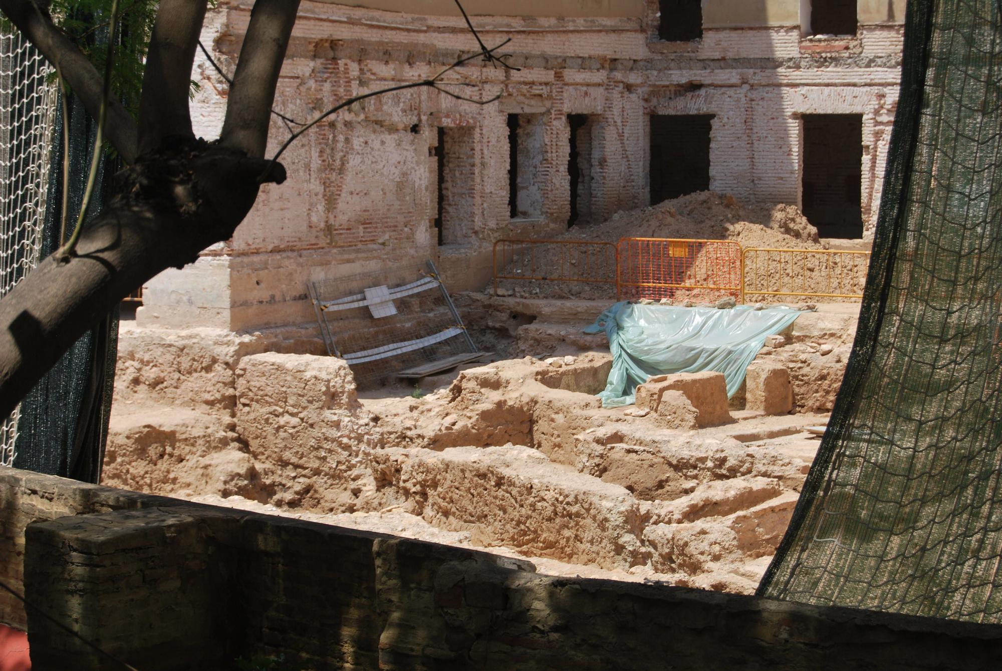 Los restos de la muralla árabe de València que recorren la ciudad