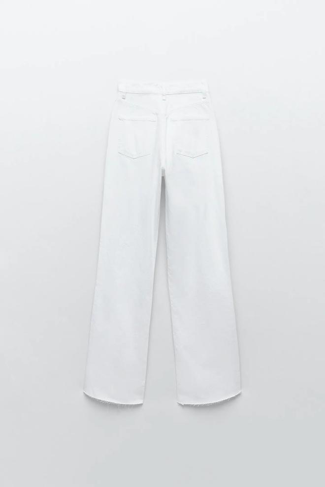 Vaquero blanco de tiro alto, de Zara (29,95 euros)