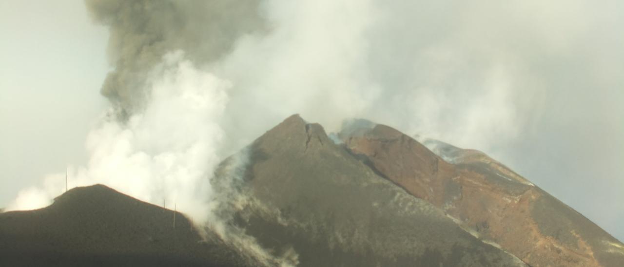 Continua el desmoronamiento del cono secundario del volcán de La Palma