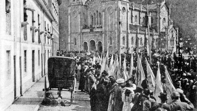 Procesión de la coronación de la Virgen de Covadonga el 8 de septiembre de 1918.