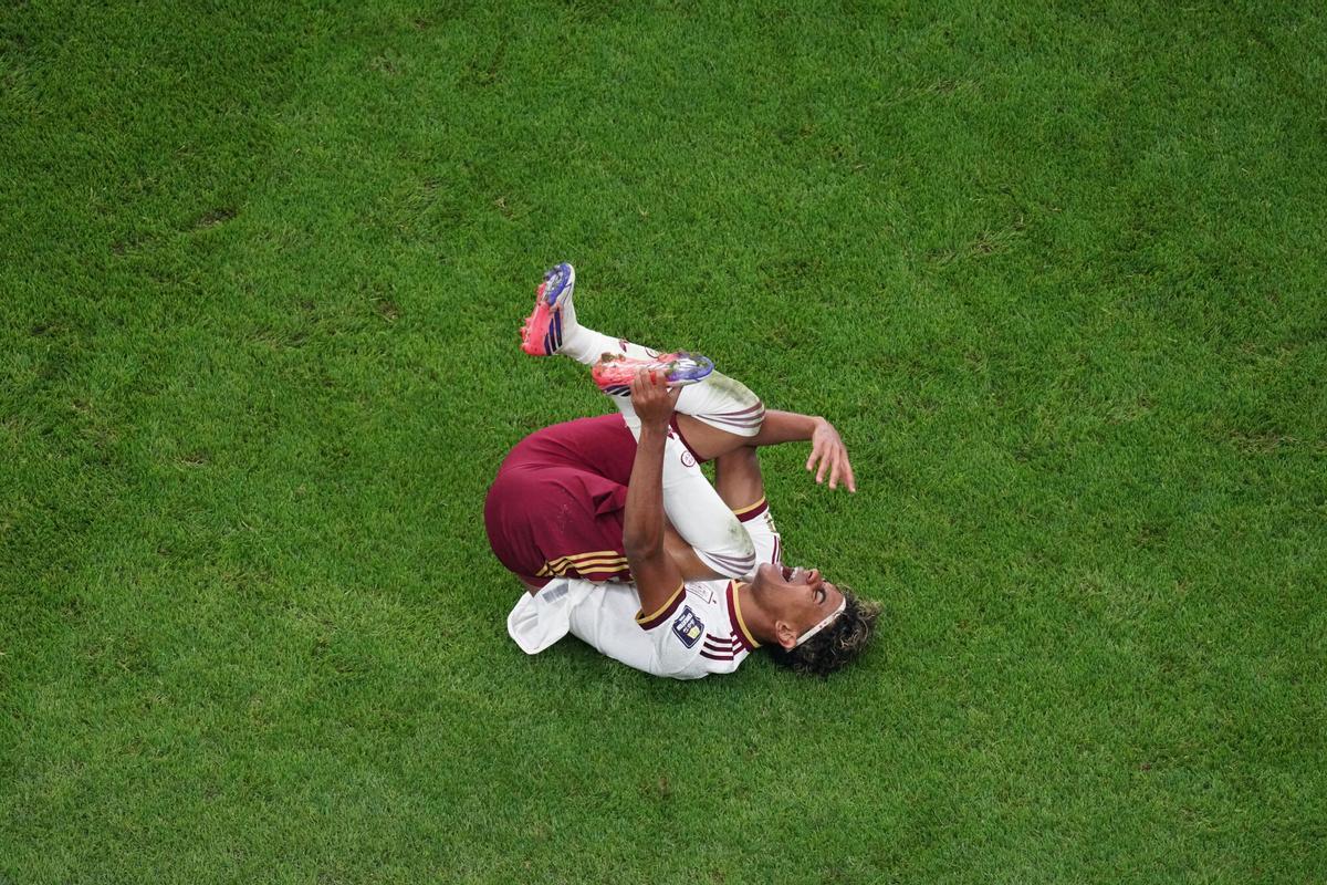AMDEP8705. ARLINGTON (ESTADOS UNIDOS), 14/07/2026.- Lamine Yamal de España reacciona este martes, en el partido de semifinales del Mundial de la FIFA 2026 entre Francia y España en el estadio AT&amp;amp;T en Arlington (Estados Unidos). EFE/Kenneth Fernandez