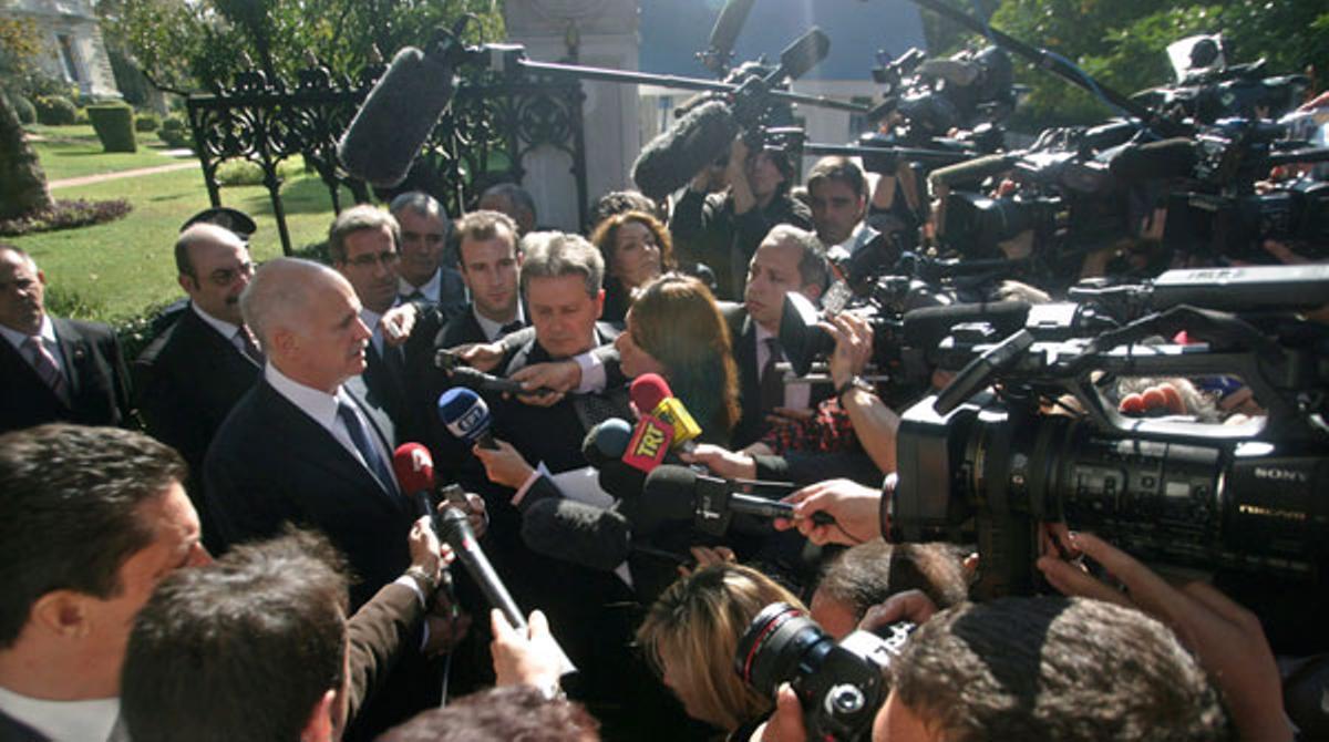 Els 17 països de l’Eurogrup i el Fons Monetari Internacional es reuneixen a Brussel·les per pressionar el Govern d’Atenes.