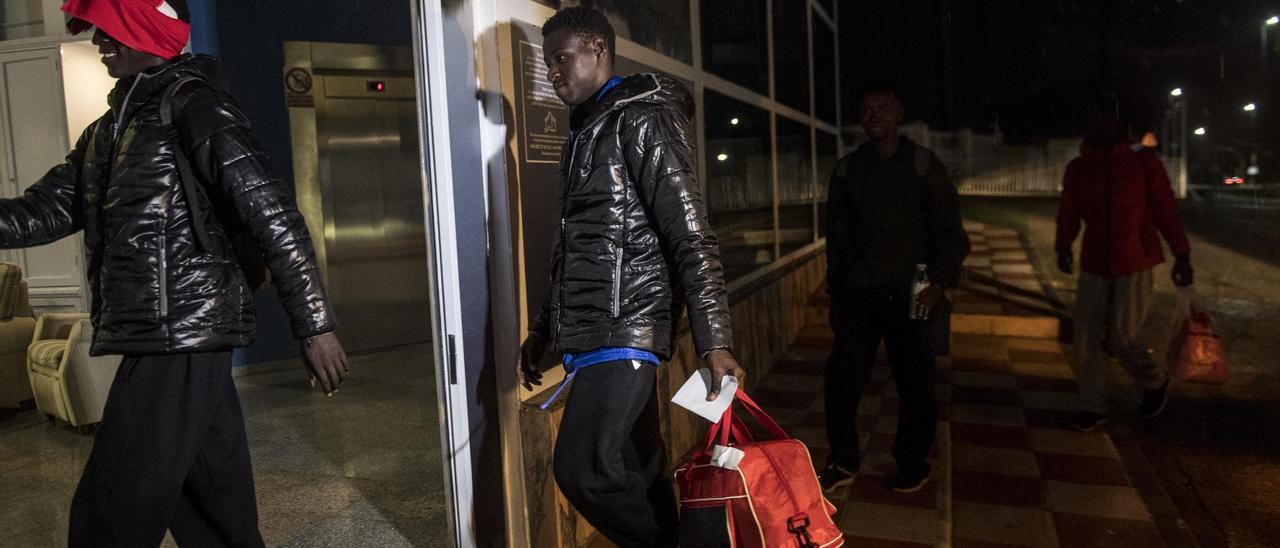 VÍDEO | Llegada de migrantes desde Canarias a Malpartida de Cáceres