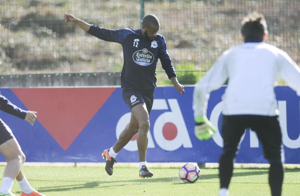 El equipo avanza en la preparación de la visita del domingo a Mestalla con Pedro Mosquera ya sobre el césped y Sidnei recuperado de su lesión muscular.