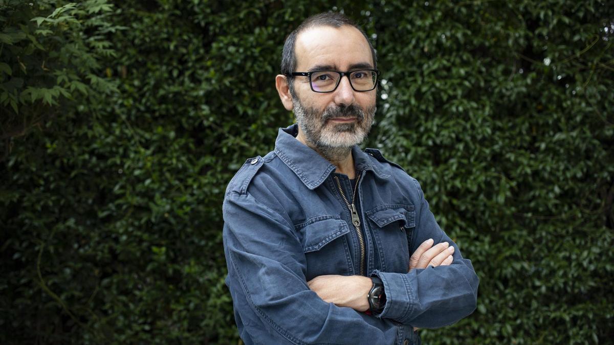 Javier Morales, autor de 'La hamburguesa que devoró el mundo'.