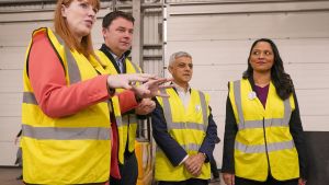 Dimiteix la directora de Sensellarisme britànica per apujar el lloguer