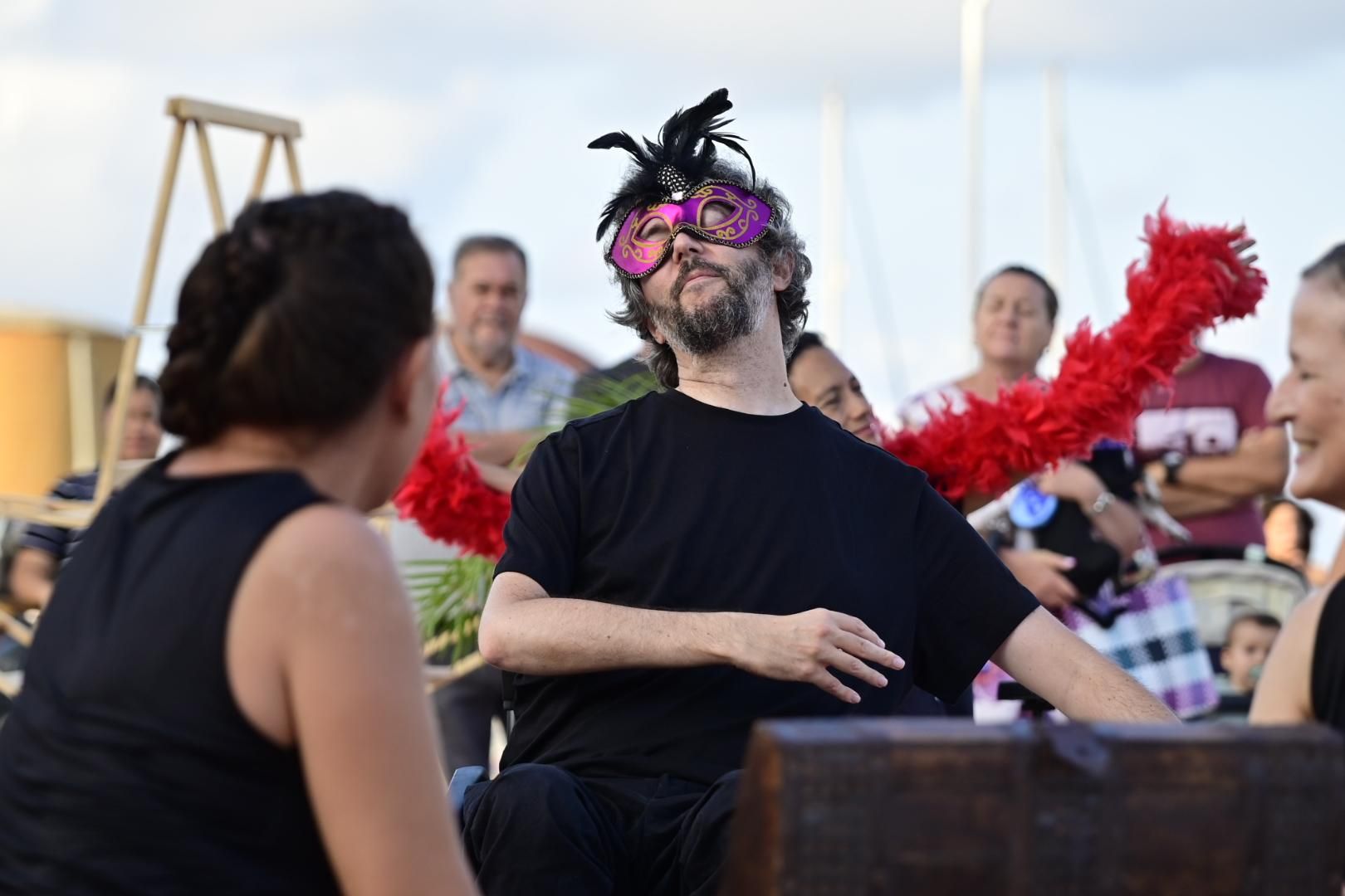 El Moll de Costa se viste de moda con el desfile solidario de Cáritas