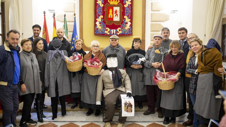 La lluvia fastidia a Las Lavanderas, que se quedan sin desfile, pero alegra al campo de Cáceres