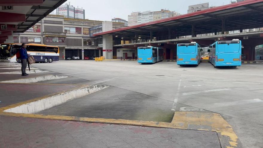 Estación de buses de A Coruña en el primer día de huelga indefinida