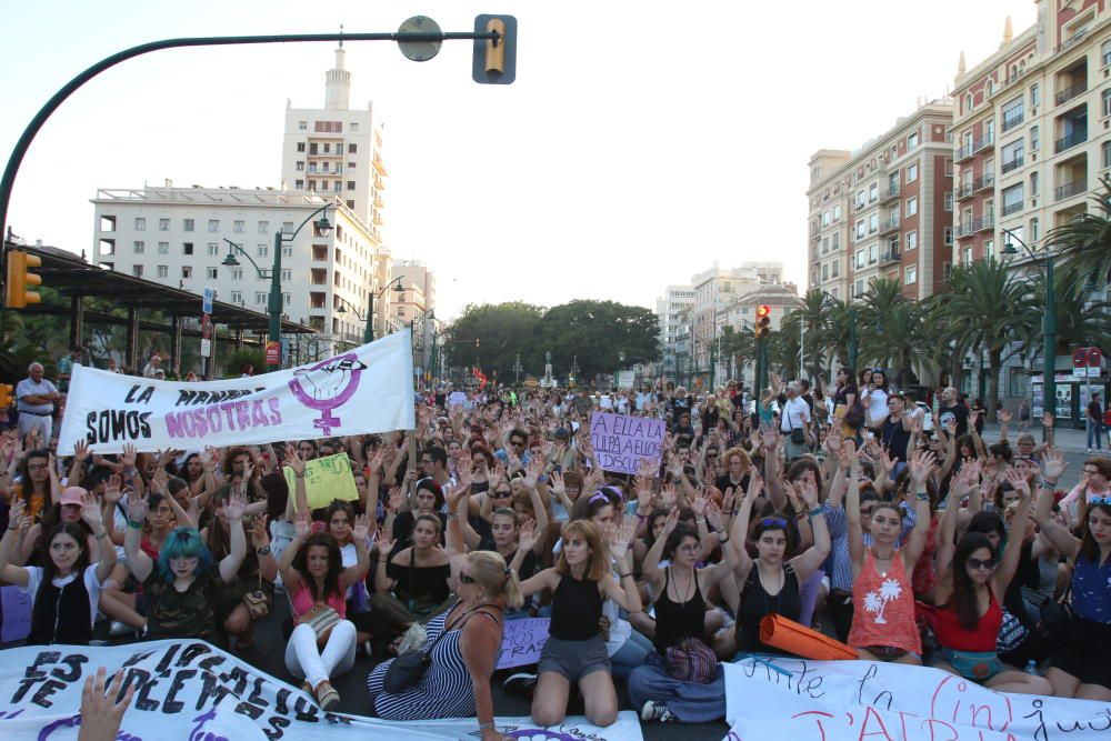 Málaga se echa a la calle contra la puesta en libertad de 'La Manada'