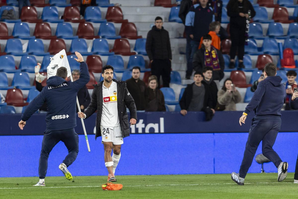 Imágenes de la tangana final del derbi Levante UD - Valencia CF