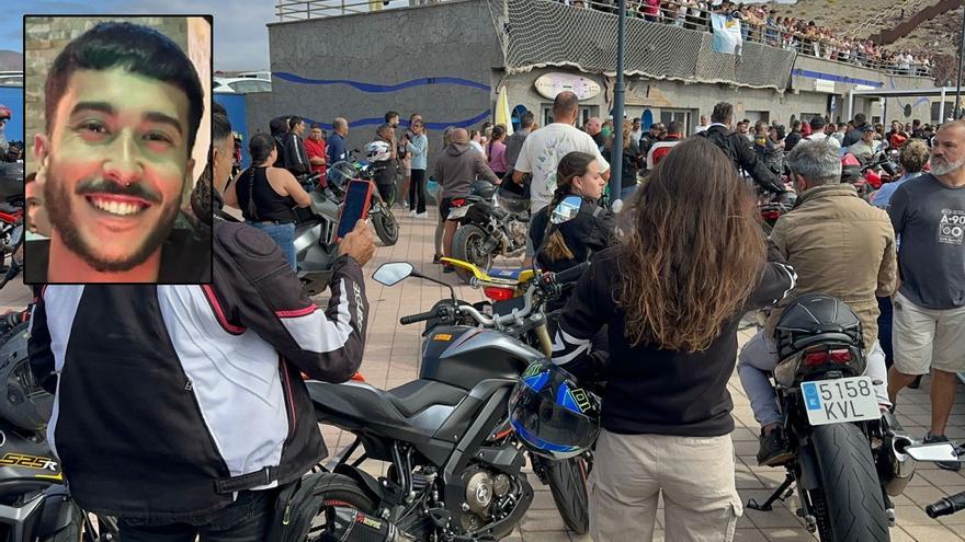 Cientos de moteros, surferos y taxistas lanzan en la playa de el Burrero de ingenio el último beso al cielo a Aitor