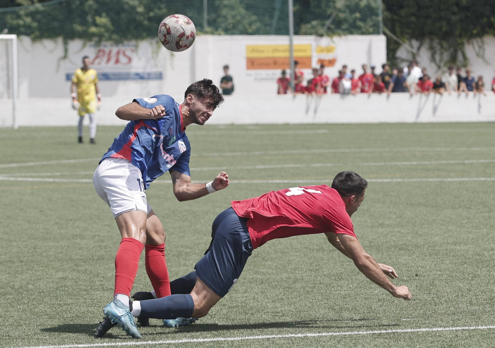 Las imágenes del encuentro entre el Porreres y el Atlético Monzón