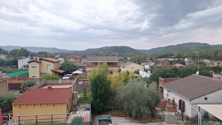 El temporal deixa Canet de Fals a les fosques durant tota la tarda