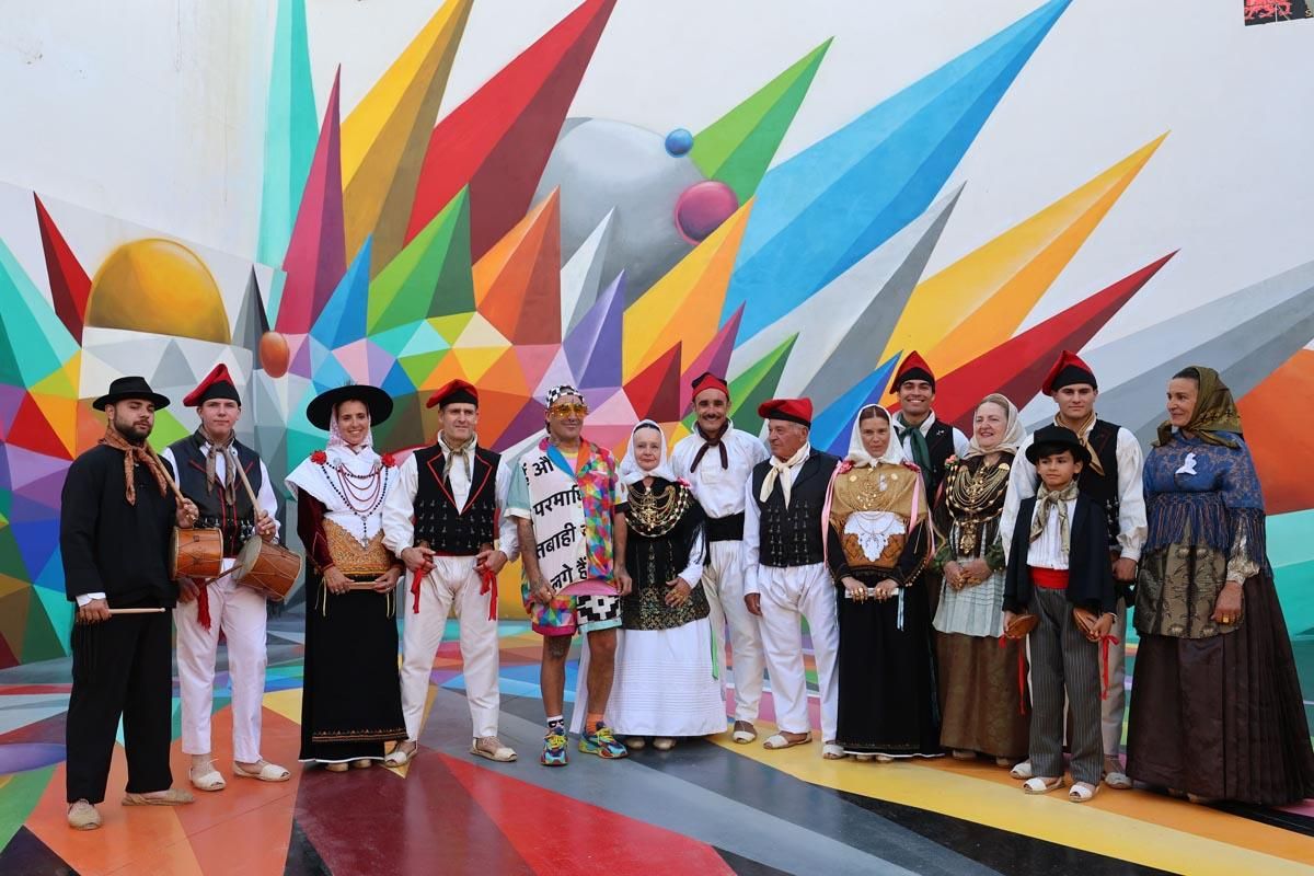 Galería: Todas las imágenes de la inauguración del mural de Okuda en Sant Antoni