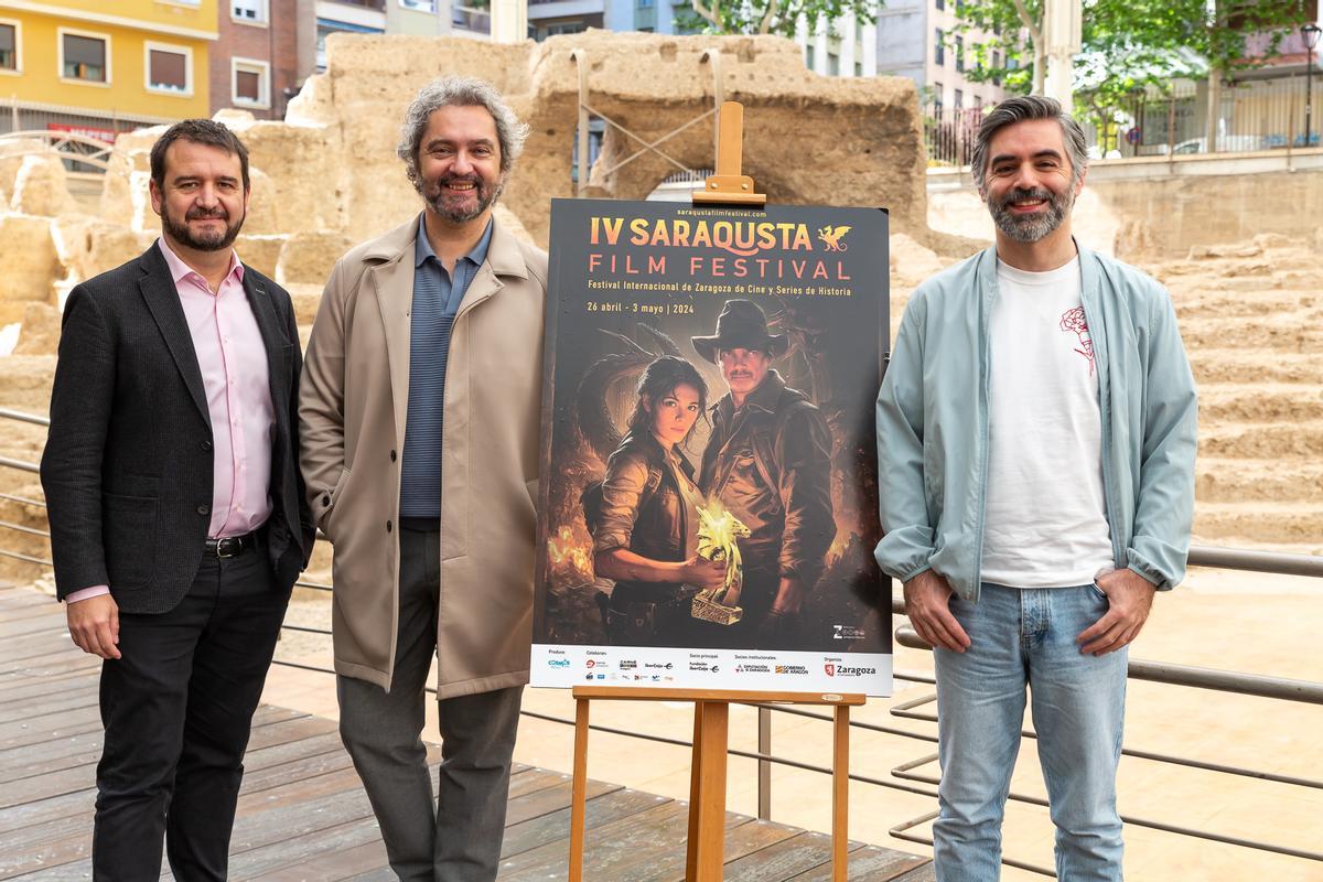 José Ángel Delgado, Ricardo Barbosa y Vicente Alves do Ó en el Teatro Romano de Zaragoza.