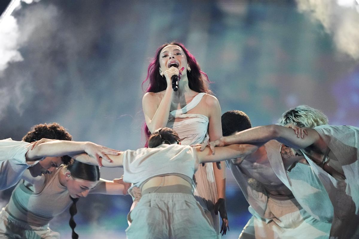 Eden Golan de Israel interpreta la canción 'Hurricane' durante la segunda semifinal del Festival de la Canción de Eurovisión en Malmo, Suecia, el jueves 9 de mayo de 2024. 