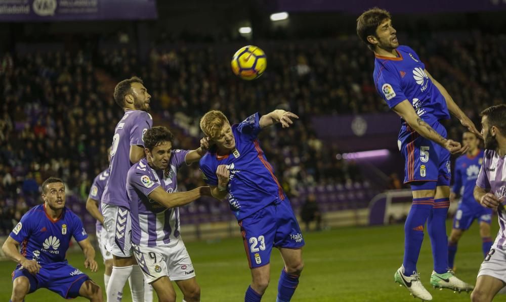 El partido entre el Valladolid y el Real Oviedo, en imágenes