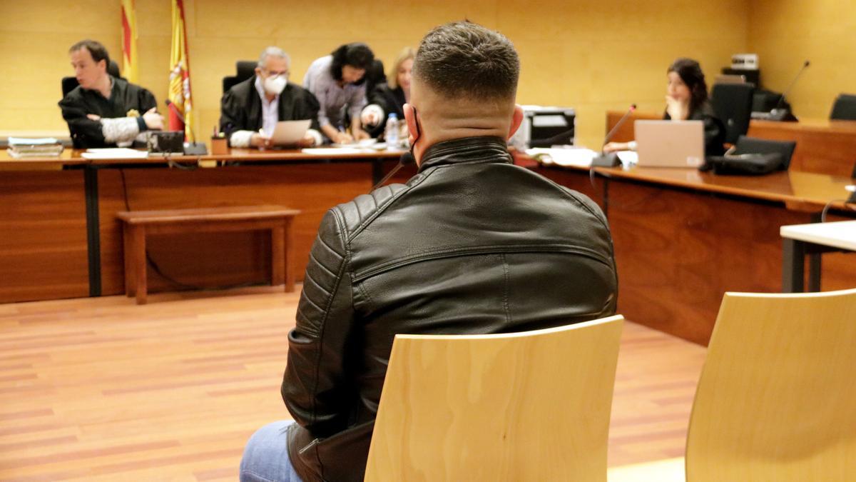 D&#039;esquenes, l&#039;acusat de violar la parella en una àrea de servei de l&#039;autopista