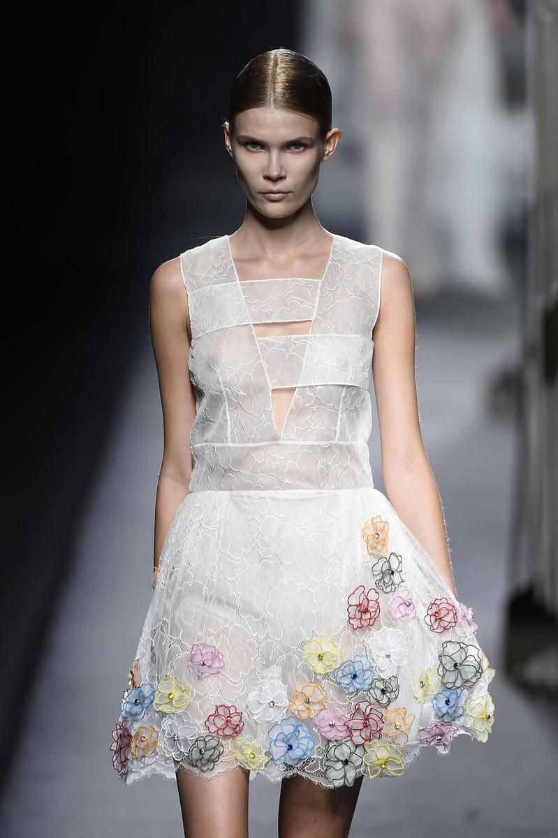 Los 10 vestidos de MBFWM: Alvarno Primavera/Verano 2016, mini vestido blanco