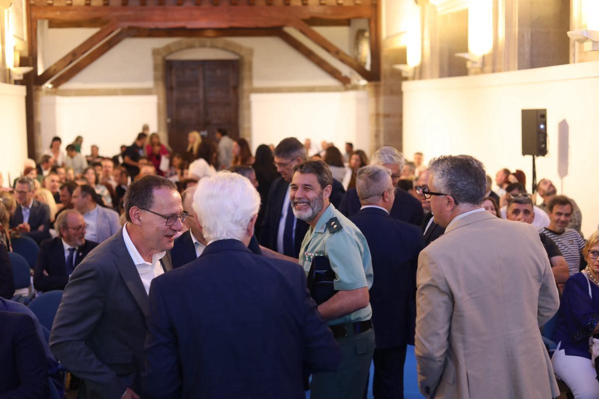 El público se coloca antes del inicio de la gala.
