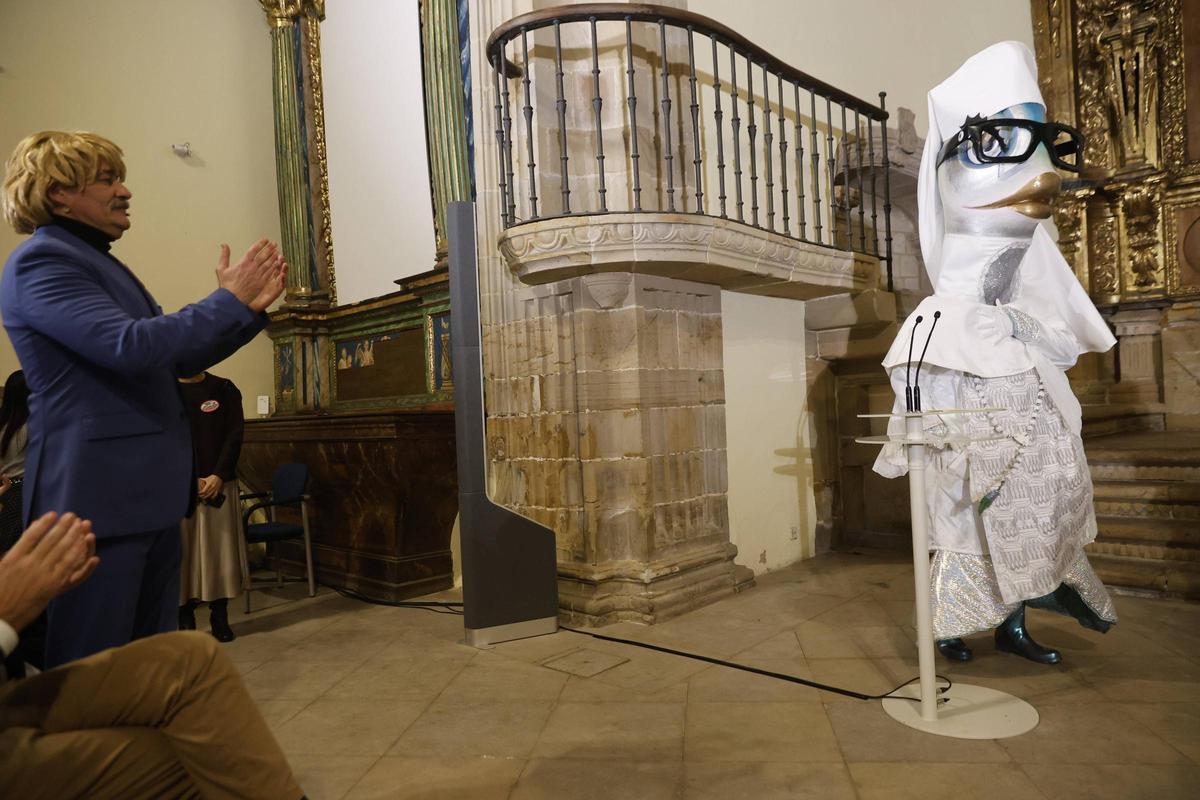 La sardina del Antroxu de Gijón ya tiene disfraz (en imágenes) La sardina del Antroxu de Gijón ya tiene disfraz (en imágenes)