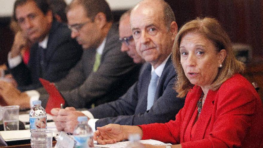 La secretaria de Estado Marisa Poncela y el consejero del Gobierno canario Pedro Ortega, ayer durante la reunión del Capcao.