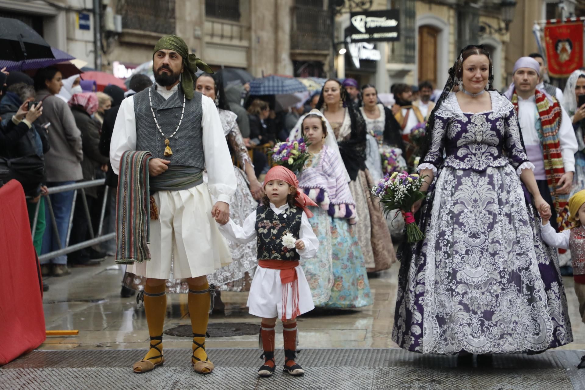 Búscate en el primer día de ofrenda por la calle de Quart (entre las 17:00 a las 18:00 horas)